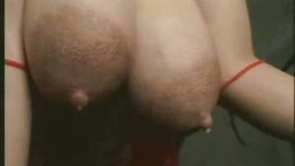 A filme pornô brasileiro de graça morena faminta Violet Starr tem sua buceta destruída pela BBC