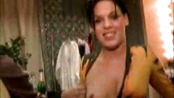 Cabelos escuros, garota ver vídeo pornô brasileiro grátis latina foi pego