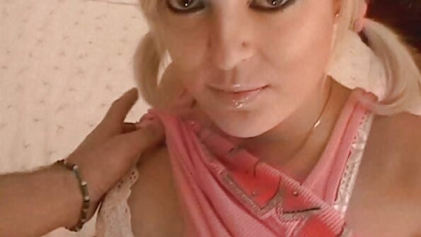 Eva Notty está transando com um casal video porno brasileiro gratis pervertido
